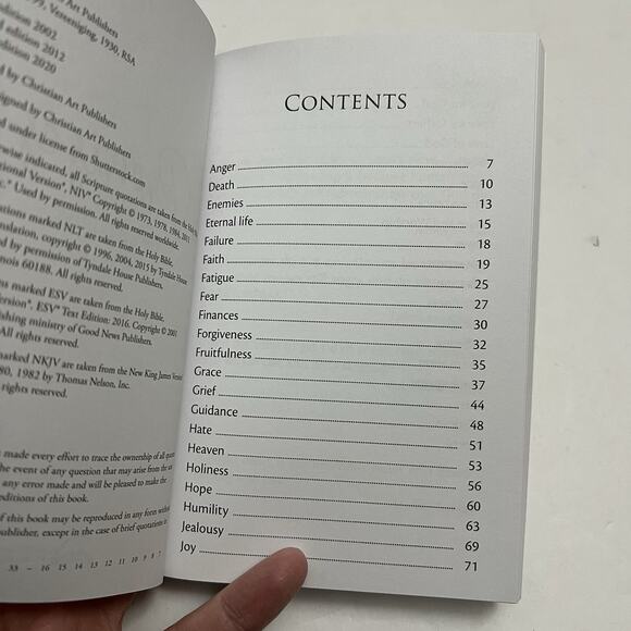 Words of Hope Promises for Every Day Devotional Paperback - Picture 4 of 8